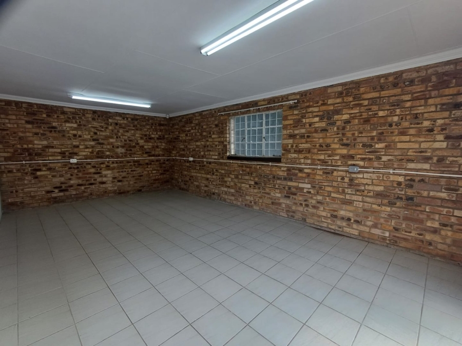 4 Bedroom Property for Sale in Flamwood North West